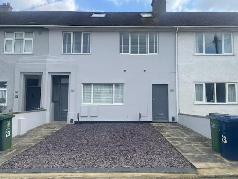 23a Wharton Road Apartment